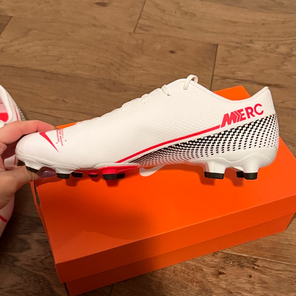 Nike Mercurial Vapor 13 Academy FG/MG Soccer Cleat in White/Laser Crimson-Black - Picture 5 of 6